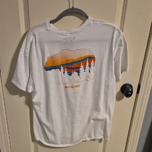 Columbia Mens White T-Shirt XL with Bear and Stripes